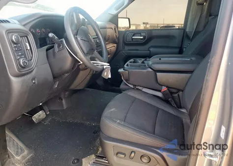 2024 Chevrolet Silverado K1500 Trail Boss Custom z USA, uszkodzony, nr VIN 3GCUDCED8RG406894